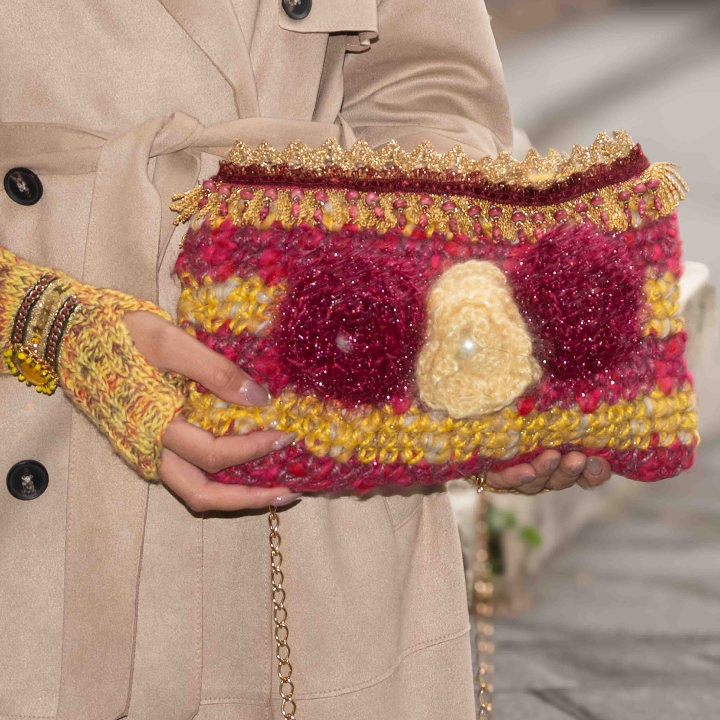 Pochette in lana lavorata a crochet a righe rosse e gialle - Red and yellow striped crocheted clutch bag