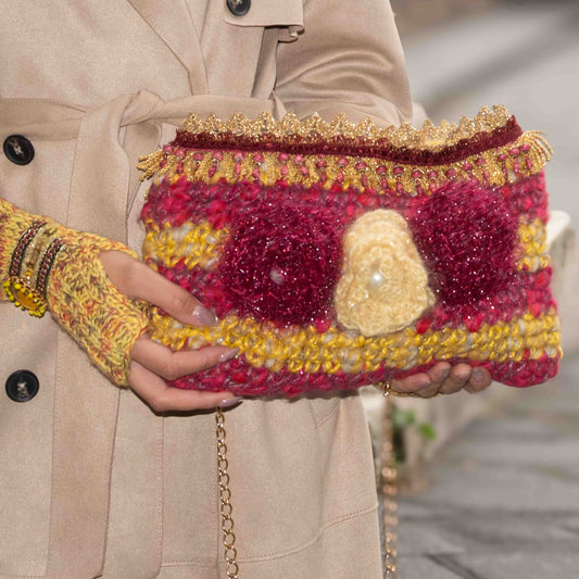 Pochette in lana lavorata a crochet a righe rosse e gialle - Red and yellow striped crocheted clutch bag