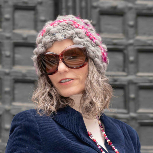 Berretto in lana biologica grigia e bouclè rosa - Grey biologic and pink bouclè wool hat