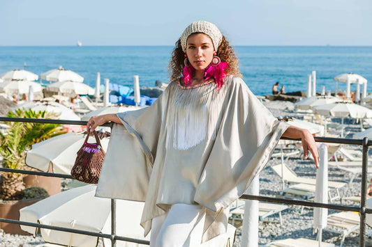 Poncho in seta con colletto con frange - Silk poncho with fringes collar