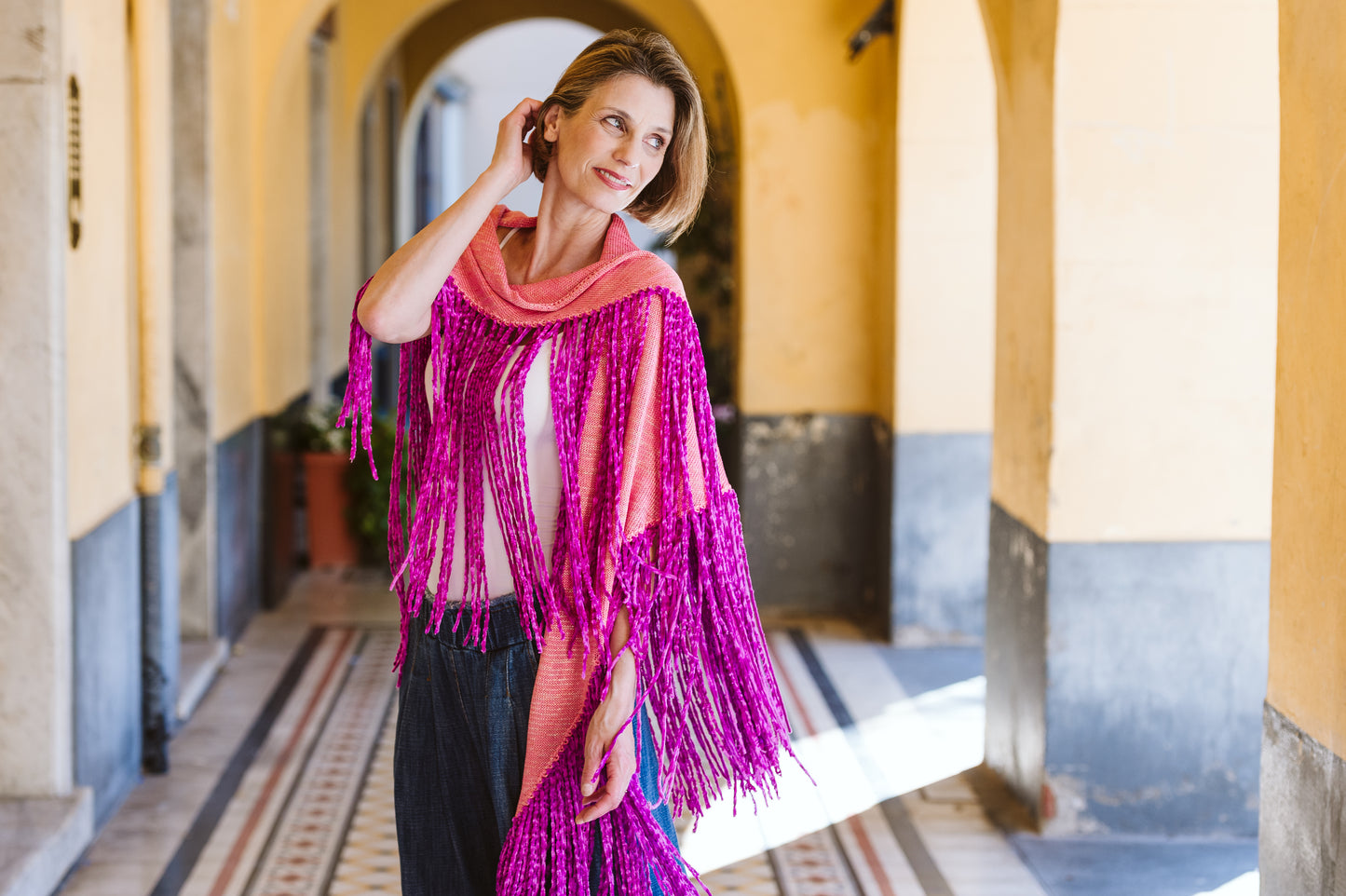 Scialle in cotone/lurex rosa con frange - Pink cotton/lurex yarn shawl with fringes